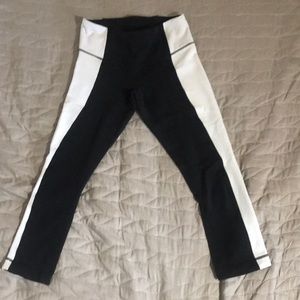 Lululemon black and white color block crops
